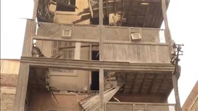 لسوء الطقس.. انهيار جزئي بعقار قديم في بورسعيد دون إصابات