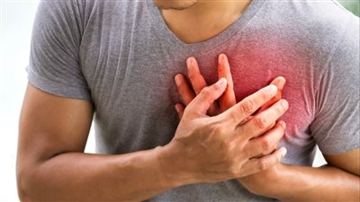 ضربات قلبك بتزيد بليل .. لماذا يتسارع نبضات قلبك عند الاستلقاء فجأة ؟