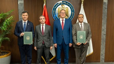 لتعظيم العائد.. البترول توقع اتفاقية هامةمع إيني للاستكشاف في شمال بورسعيد
