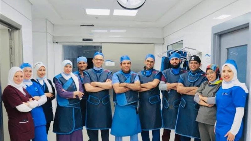 جانب من الفريق الطبي