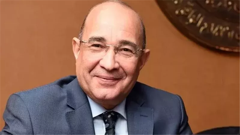 الكاتب علاء ثابت