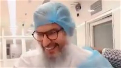 طبيب سعودي يهب حياته لإعادة النور للأبصار.. 36 عاما من العطاء المجاني حول العالم