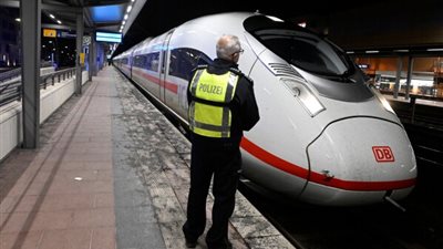هجوم على قطار سريع في ألمانيا يصيب 12 شخصا وينتهي باحتجاز المنفذ في المرحاض
