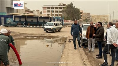 نائب محافظ الفيوم يتابع أعمال كسح مياه الأمطار بعدد من شوارع وأحياء المدينة 