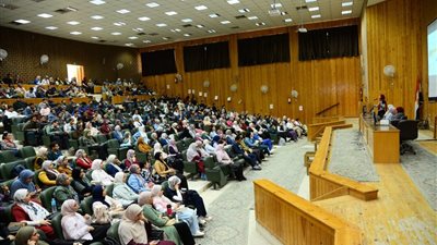 البرنامج التأهيلي للأطباء الجدد بمستشفيات جامعة أسيوط يختتم فعالياته