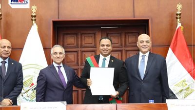 وزير العدل يكرم المستشار أحمد خالد رئيس نيابة التجمع الخامس