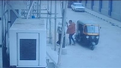 ضبط سائق توك توك بطهطا تعدى على فتاة بسبب خلاف على الأجرة