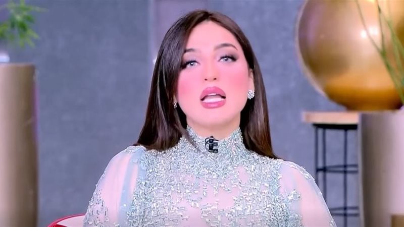 ياسمين عز 