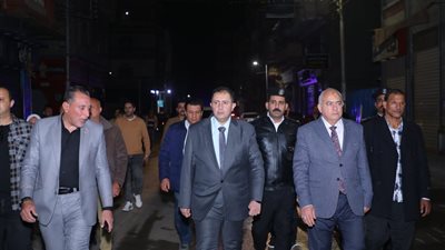 محافظ دمياط يقود حملة مسائية بكفر البطيخ لمتابعة غلق المحال وترشيد الكهرباء 