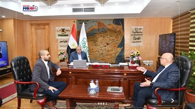 محافظ الفيوم يتابع الأعمال الإنشائية بمصنع يازاكي للضفائر الكهربائية للسيارات
