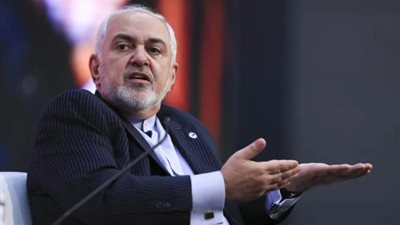 وصفوه بالجاسوس.. أنصار المرشد الراحل علي خامنئي يهددون جواد ظريف بالقتل 