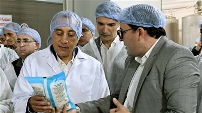 رئيس الوزراء يتفقد مصنع 
