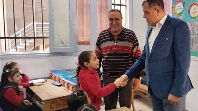 مدير تعليم دمياط يتفقد عددا من مدارس النظام الدوار 