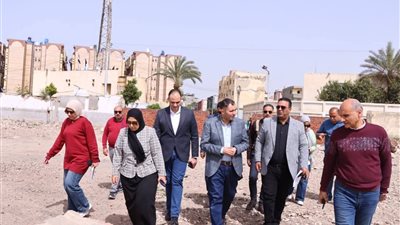 محافظ دمياط يختتم جولته بعزبة البرج بتفقد أرض ادفينا