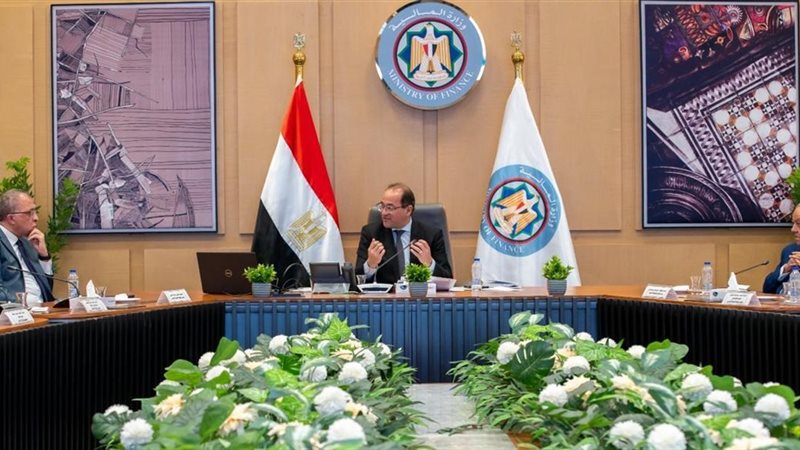 اجتماع وزير المالية