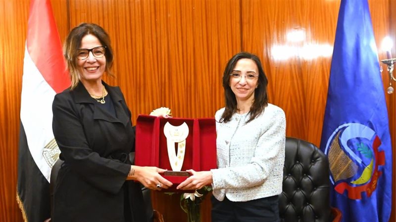 وزيرة الثقافة ومحافظة