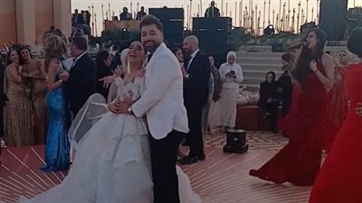 هبة قطب تحتفي بزفاف ابنتها الثانية بحضور نجمات الإعلام 