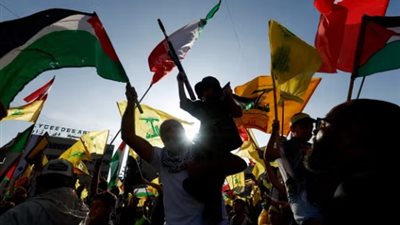 مليارات إيران تتدفق لـ«حزب الله» والحوثيين.. والاقتصاد المحلي يغرق في الانهيار