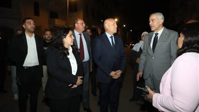 محافظ القاهرة يتابع تطبيق غلق المحال التجارية بالكوربة من الـ 9 مساءً 