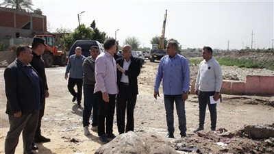 محافظ القليوبية يوجه بتطهير مصرف 