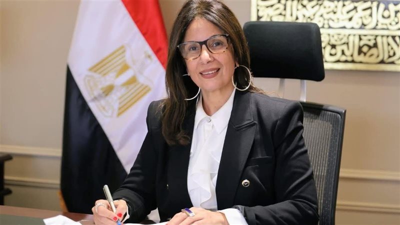 وزيرة الثقافة 