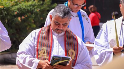 رئيس الكنيسة الأسقفية يترأس قداس أحد السعف في الكاتدرائية بالإسكندرية