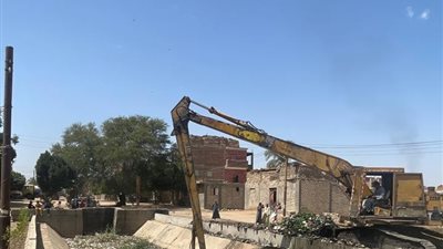 استجابة لـ«نيوز رووم».. تنظيف ترعة بني غالب بأسيوط والحفاظ على صحة السكان