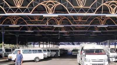 محافظ أسوان يتابع سير العمل في أول أيام نظام العمل عن بعد 