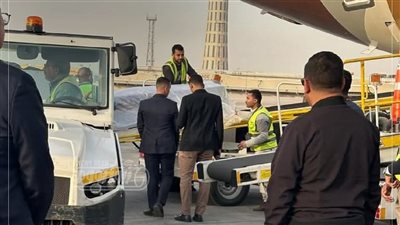وزير البترول يستقبل جثمان شهيد الواجب حسام خليفة بمطار القاهرة
