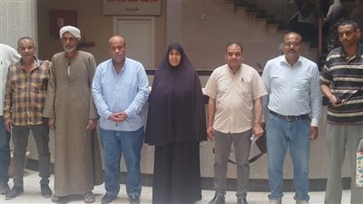 تكريم أربعة من العاملين بمركز ومدينة الزينية لبلوغهم سن المعاش تقديرًا لمسيرته