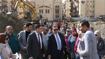 محافظ بورسعيد يتفقد سير العمل في مشروع إنشاء 22 برج استثماري