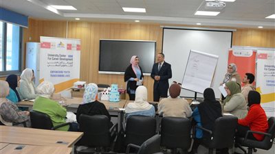 رئيس جامعة دمياط يشهد فعاليات ورشة كتابة السيرة الذاتية بمركز التطوير المهني