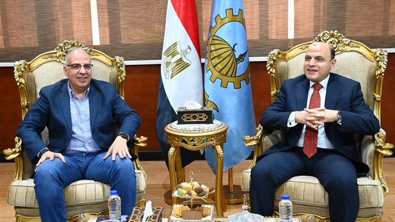 محافظ الغربية ووزير
