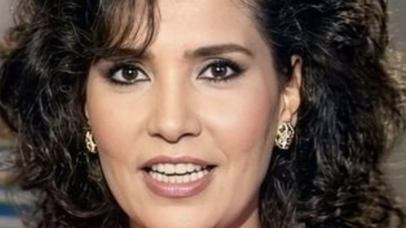  الإعلامية منى هلال