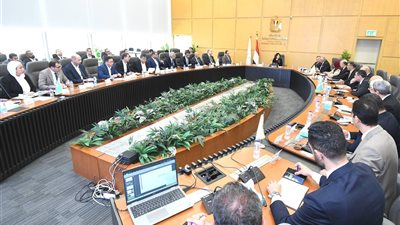 وزيرة الإسكان تتابع مستجدات الموقف التنفيذي لمنطقة الأعمال المركزية