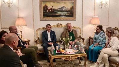 استقبال رسمي للملك أحمد فؤاد الثاني في أسوان لتعزيز السياحة 