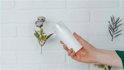 	10 طرق غير تقليدية لاستخدام بلسم الشعر في تنظيف البيت بذكاء