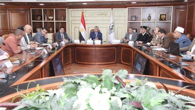 محافظ بني سويف يطلق خطة عاجلة لتطوير مزلقانات السكك الحديدية وتحسين الأمان