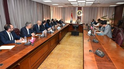 وزير الصناعة يبحث مع غرفة التجارة الأمريكية تعزيز التعاون المشترك