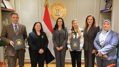 وزيرة التضامن تشهد توقيع عقود تمويل المشروعات متناهية الصغر