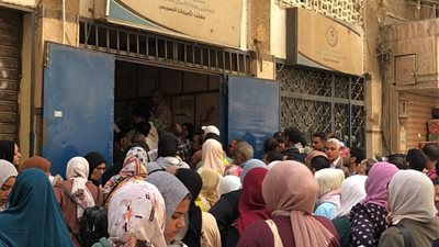 زحام وتكدس بمكاتب التأمينات بالسويس وشكاوى من أعطال السيستم الجديد وبطء الخدمة