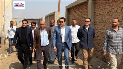 نائب محافظ الفيوم يتفقد أعمال رصف طريق مدخل سنورس ومنظومة جمع ونقل المخلفات 