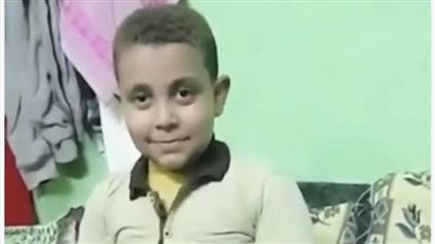 «طفل الشنطة» في موقف محرج بمدرسة إنترناشونال..«سألوه بالإنجليزي واتريقوا عليه»