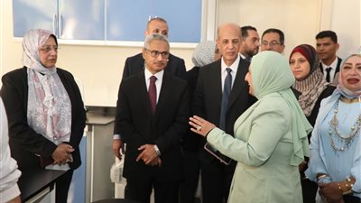 محافظ بنى سويف يبعث رسائل مهمة للشباب حول مستقبل العمل