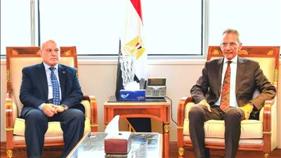 رئيس هيئة النيابة الإدارية يهنئ وزير شئون المجالس النيابية بتوليه منصبه الجديد