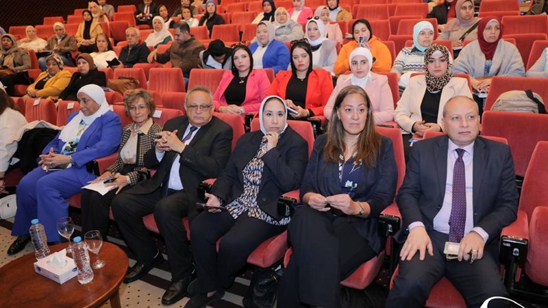 جانب من الندوة 
