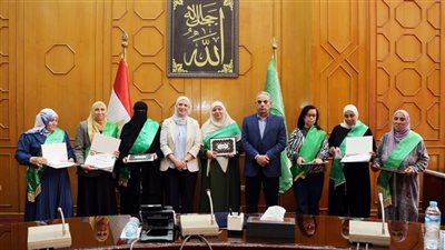 تكريم الأمهات المثاليات بالإسماعيلية: شهادات تقدير ومكافآت مالية للمتفوقات