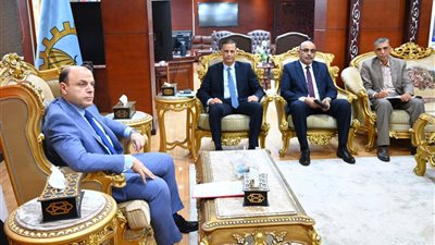 محافظ الغربية يبحث مع شركة «فينوس» التوسع في مراكز توزيع لمبات الليد الموفرة 