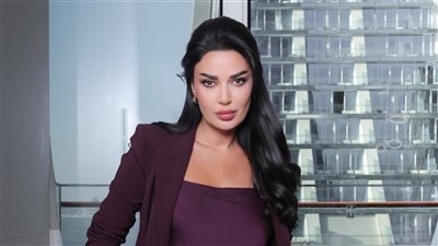 رقاصة بتتكلم .. أزمة بين سيرين عبدالنور ومتابع بسبب لبنان