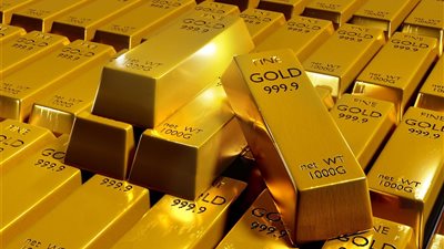 الذهب يتراجع إلى 4698 دولارًا بعد رفض ترامب عرض السلام الإيراني
